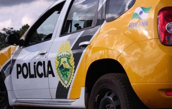 Durante abordagem de som alto, homem ameaça e desacata policiais