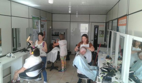 Grupo de convivência do CRAS realizou ontem a ‘Tarde da Beleza’