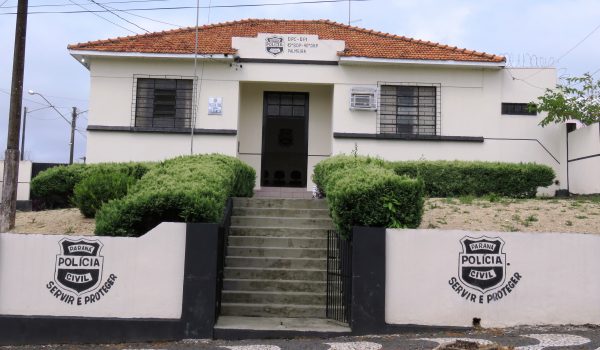 Homem ameaça ex-mulher e filho e vai parar na delegacia