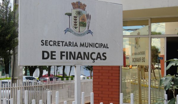 Servidores municipais recebem primeira parcela do 13º salário