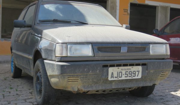 Há dois meses abandonado