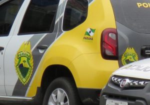 Mulher de 23 anos é presa após tentar passar dinheiro falso