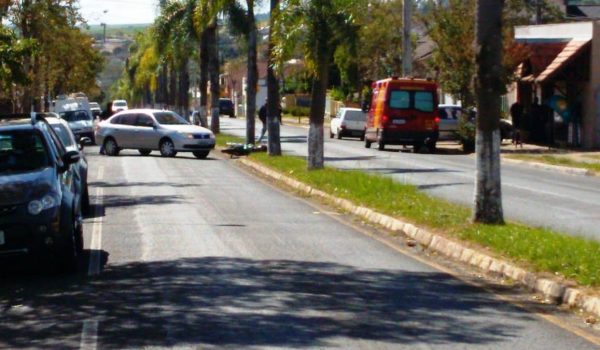 Colisão auto x moto deixa dois feridos