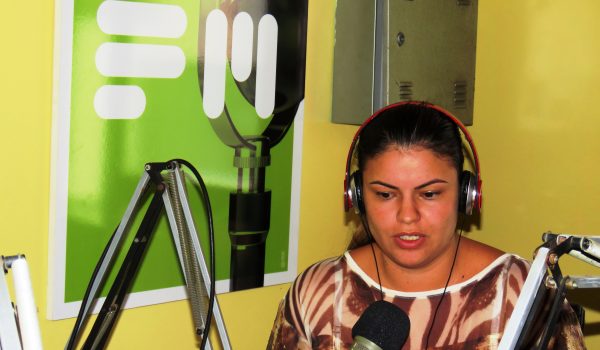 Secretária de Saúde orienta sobre atendimento em farmácias do município