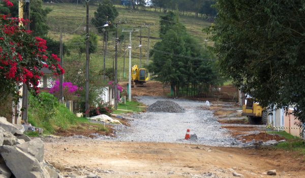 Asfalto na Vila Mayer será feito apenas na frente das residências