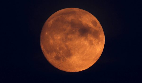 Maior eclipse lunar do século acontece nesta sexta-feira (27)
