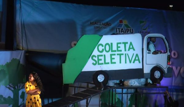 Espetáculos artísticos discutem importância da reciclagem