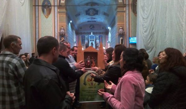 Paróquia recebe Imagem de Nossa Senhora do Desterro do E.C.C.