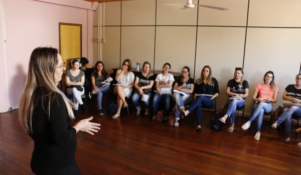 Secretaria de Educação realiza escolha dos livros didáticos da rede municipal de ensino