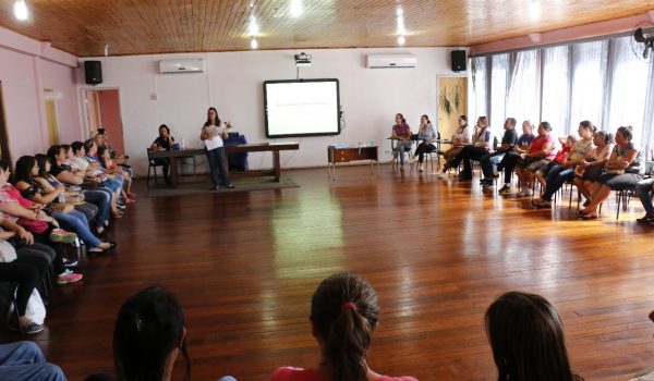 Secretaria de Educação promove encontro com pais