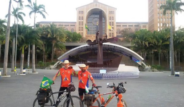 Cheios de fé e gratidão, ciclistas de Palmeira chegam à Basílica de Aparecida