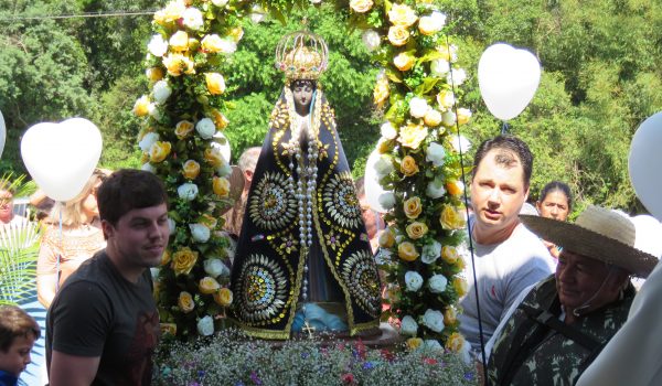 Há 36 anos Colônia Francesa celebra a festa de Nossa Senhora Aparecida