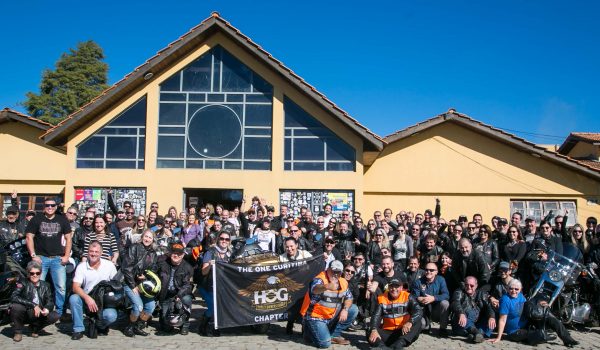 Grupo com mais de 100 motociclistas de Curitiba participa do Encontro de Carros Clássicos e Antigos de Palmeira