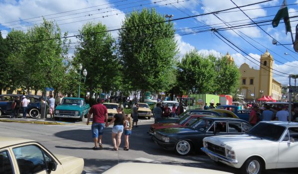 1º encontro reúne 140 veículos antigos em Palmeira
