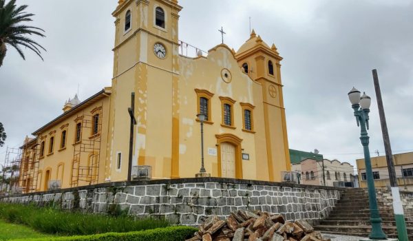 Paróquia inicia campanha de arrecadação de pedras para calçada em torno da Igreja Matriz
