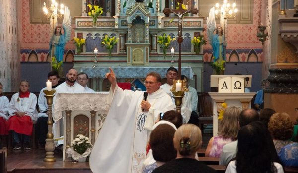 No 6º dia da novena, padre Naves destaca os desafios de servir em uma paróquia missionária