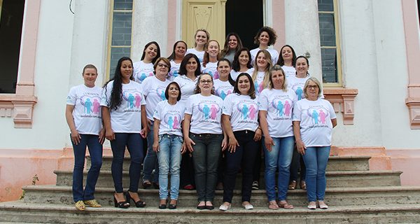 Curso de formação inicial para cuidador de idosos forma 19 alunas