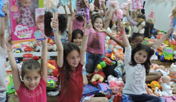 Campanha entre AMAS e ACIP arrecada mais de 400 brinquedos