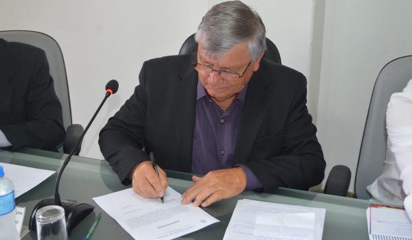 Pela terceira vez, o Vereador Domingos Everaldo Kuhn tomou posse como presidente do legislativo municipal