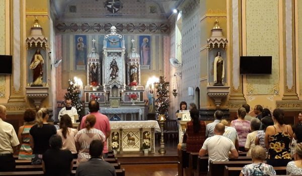 Oração do Santo Terço deu início às celebrações do dia 08 de cada mês