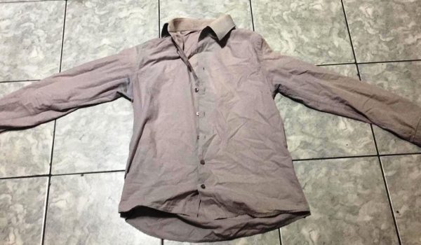 Ladrão comete furto e esquece camisa dentro da residência