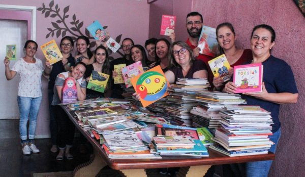 Secretaria de Educação e escritor iniciam coleta de acervo para nova biblioteca