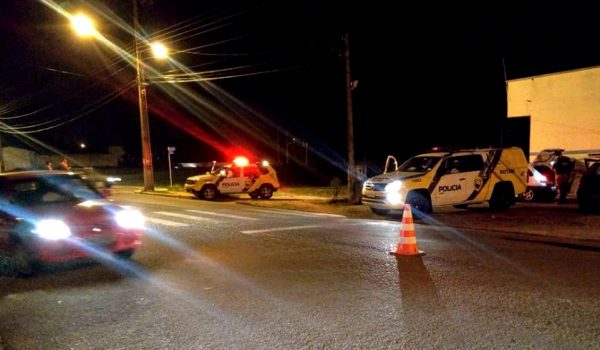 Abordagem a veículo resulta prisão de jovem com mandado