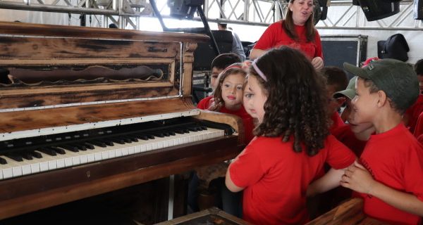 Projeto leva alunos para conhecer espaços da Expo Palmeira