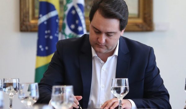 Proposta para o fim da aposentadoria de ex-governadores é aprovada