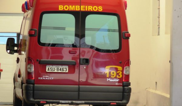 Bombeiros atendem três ocorrências e duas pessoas são encaminhadas ao Pronto Atendimento