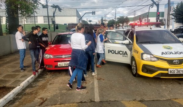 Patrulha Escolar realiza atividade sobre Maio Amarelo com estudantes do CEDAG