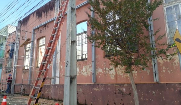 Obra emergencial de contenção estabiliza fachada histórica do Beneficente