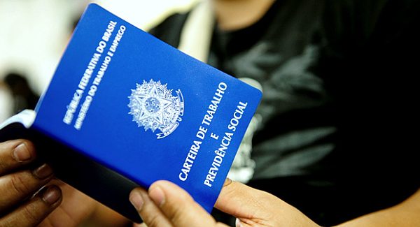 Brasileiro amarga mais de 2 anos na fila do desemprego