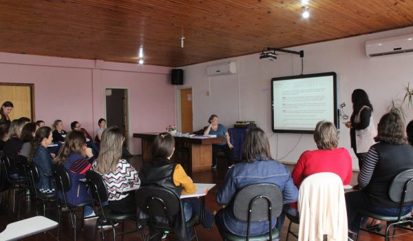 Diretoras escolares participam de encontro educativo