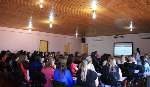 Professores recebem formação sobre Referencial Curricular do Paraná