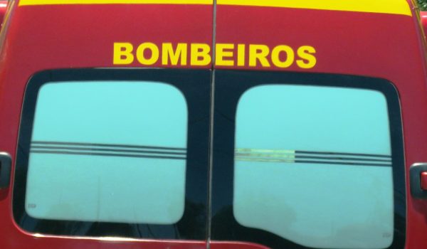 Bombeiros atendem saída de pista com óbito