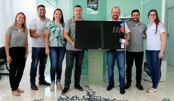 Smart TV é sorteada para associados Sicoob de Palmeira