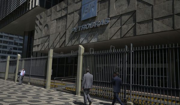 Petrobras reduz preço da gasolina e diesel nas refinarias