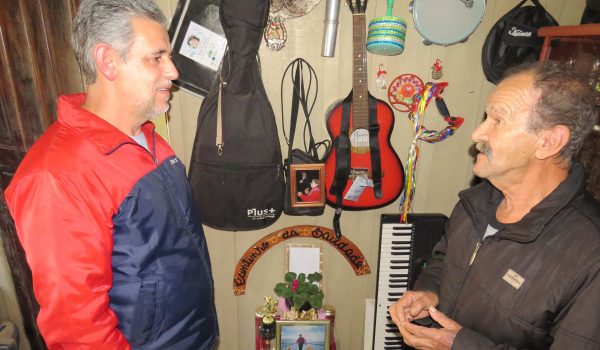 Instrumentos musicais da “Tia Lila” são doados para Amas