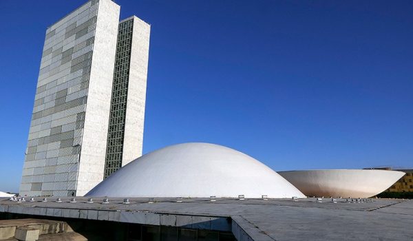 Senado aprova multa para discriminação salarial contra mulheres