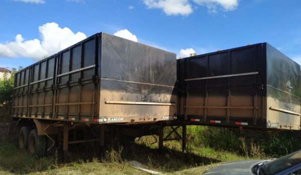 Polícia Militar recupera em Palmeira carreta bitrem e carga de soja roubados