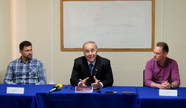 Advogado, prefeito e vice falam sobre investigação de perfil falso