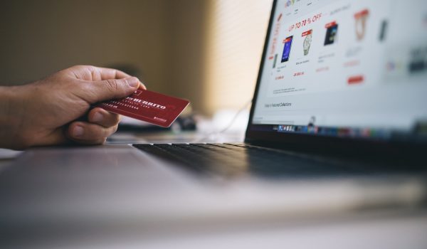 Instituto orienta para consumo consciente durante a Black Friday