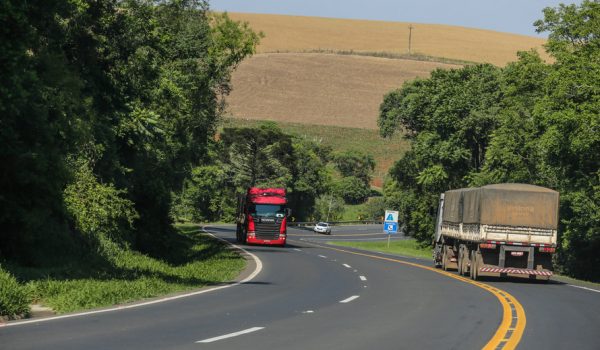 Atendimentos emergenciais nas rodovias do Paraná serão concentrados nos números 191, 193 e 198