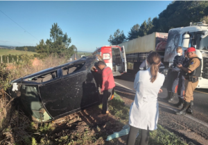 Motorista morre em capotamento de carro na PR-151 entre Palmeira e Ponta Grossa