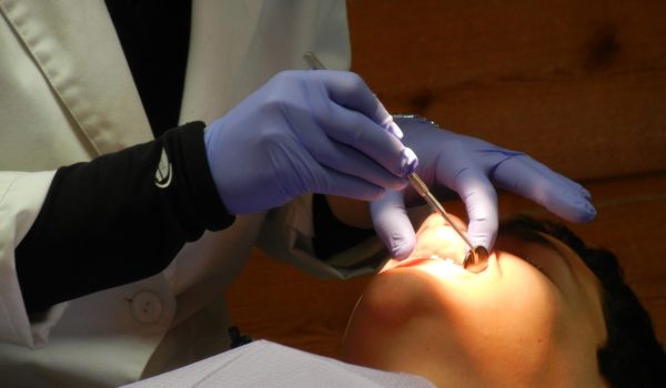 Profissionais orientam sobre os cuidados com a saúde bucal e serviços odontológicos em Palmeira